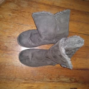 Airwalk size 10 fuzzy boots